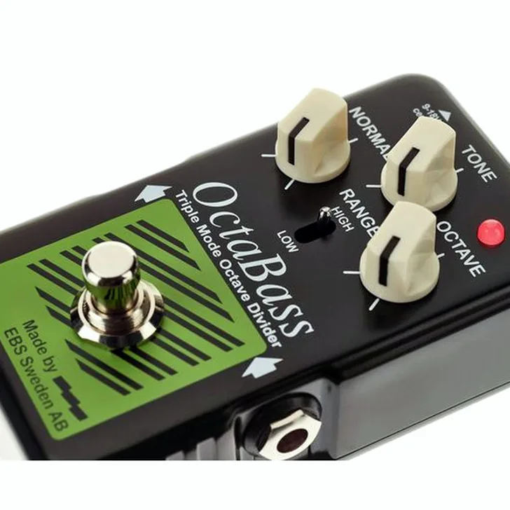 EBS Octabass Blue Label 2020 Review: Haal het maximale uit je gitaar