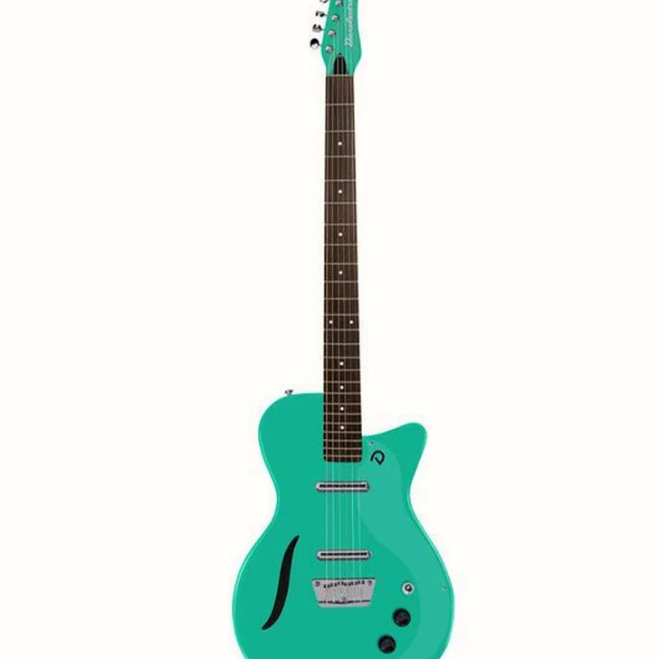 Elektrische gitaar review Danelectro 56 Vintage Baritone Dark Aqua