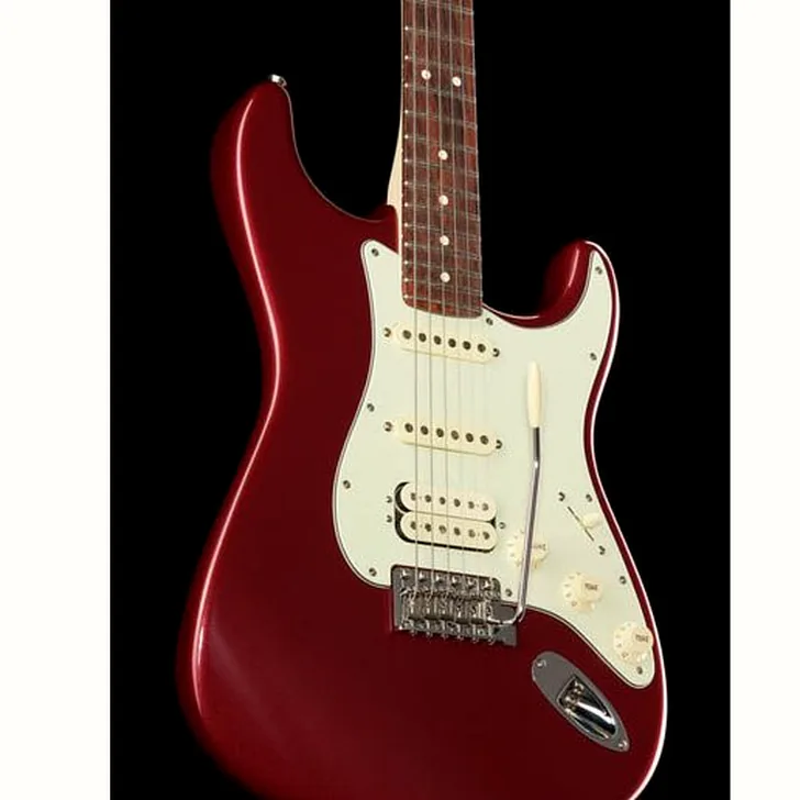 Elektrische gitaar review Fender AM Perf Strat HSS RW AUB