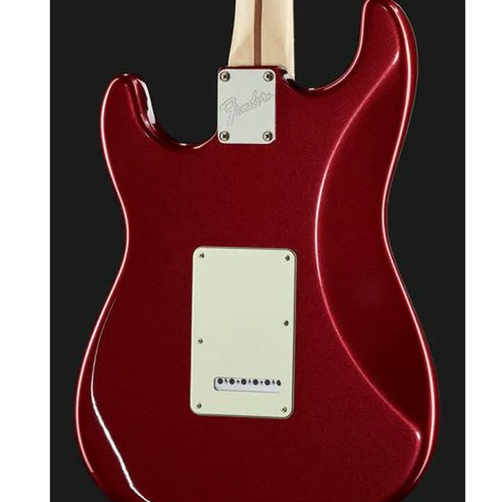 Elektrische gitaar review Fender AM Perf Strat HSS RW AUB