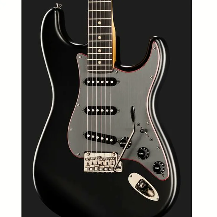 Elektrische gitaar review Fender MIJ LTD Hybrid II Strat Noir