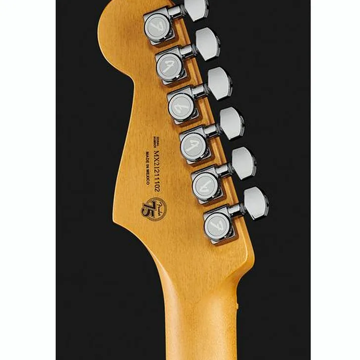 Elektrische gitaar review Fender Player Plus Strat HSS MN 3CSB