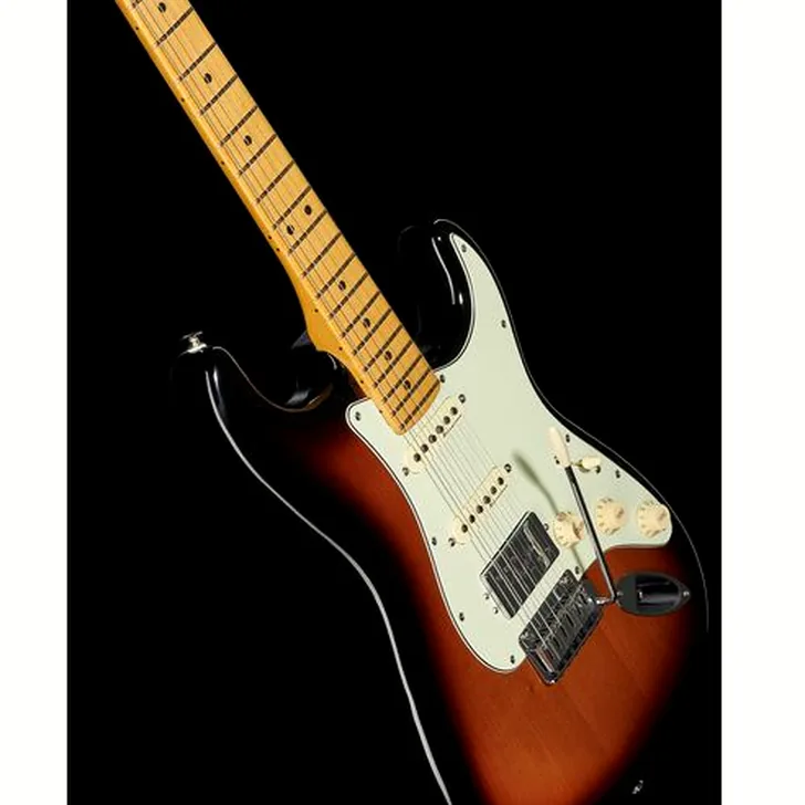 Elektrische gitaar review Fender Player Plus Strat HSS MN 3CSB