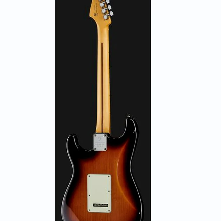 Elektrische gitaar review Fender Player Plus Strat HSS MN 3CSB