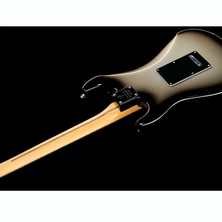 Elektrische gitaar review Fender Player Plus Strat HSS SVB