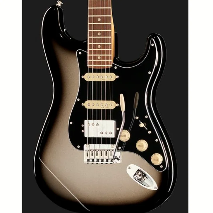 Elektrische gitaar review Fender Player Plus Strat HSS SVB