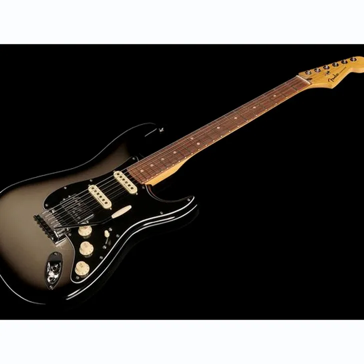 Elektrische gitaar review Fender Player Plus Strat HSS SVB