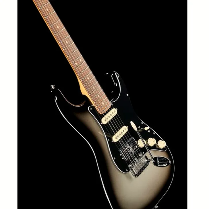 Elektrische gitaar review Fender Player Plus Strat HSS SVB