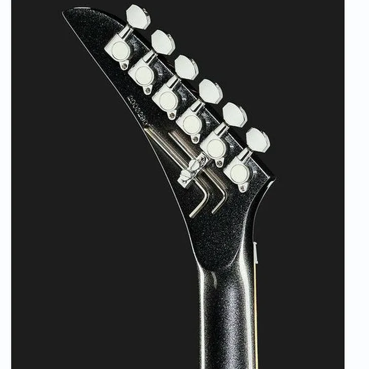 Elektrische gitaar review Kramer Guitars Tracii Guns Gunstar Voyager