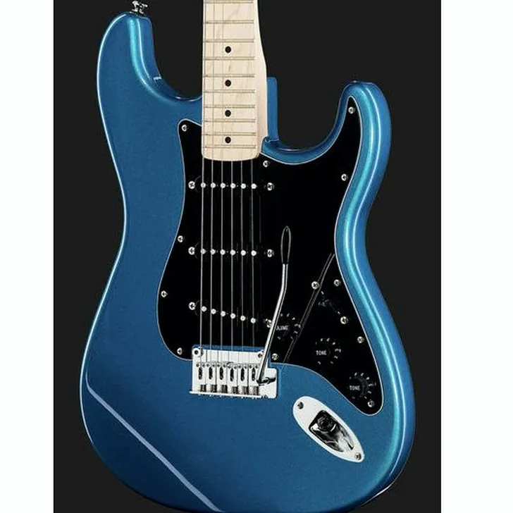 Elektrische gitaar review Squier Affinity Strat MN LPB