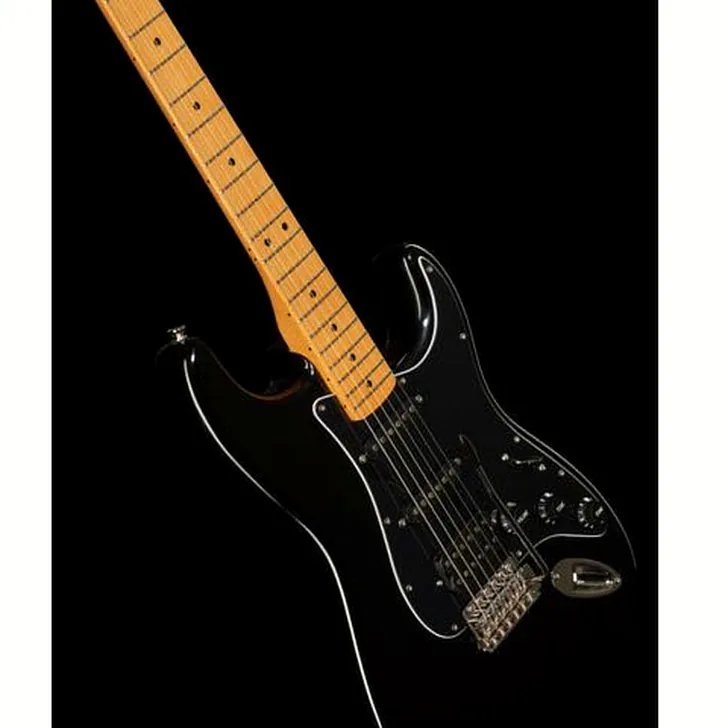 Elektrische gitaar review Squier CV 70s Strat HSS MN BLK