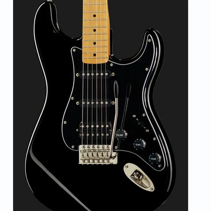 Elektrische gitaar review Squier CV 70s Strat HSS MN BLK