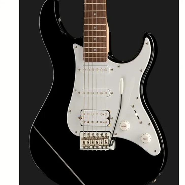 Elektrische gitaar review Yamaha Pacifica 112J BL